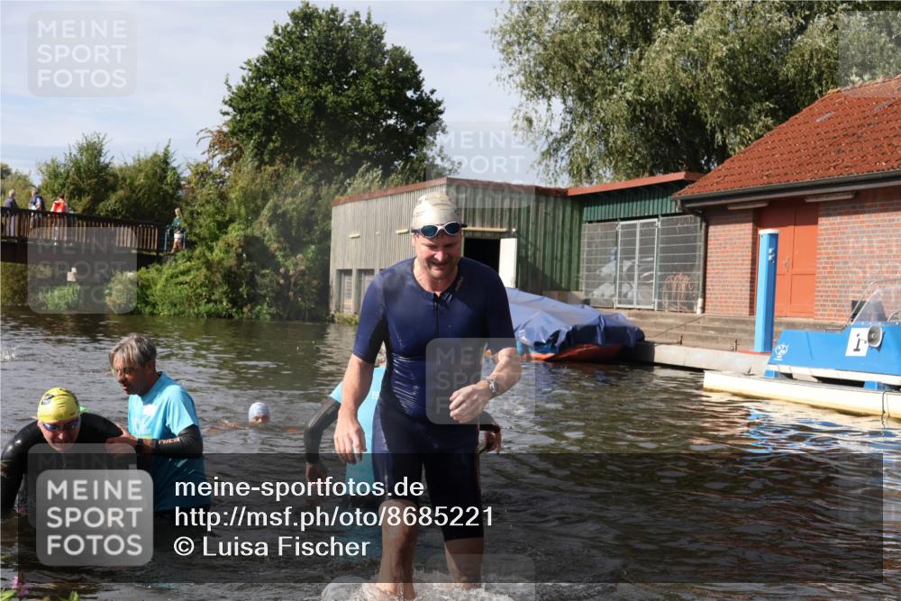 31.08.2025 - Elbe Triathlon Hamburg Luisa Fischer http://msf.ph/oto/8685221 31.08.2025 10:34:05 Schwimmen 1267, 1328, 1343 meine-sportfotos.de