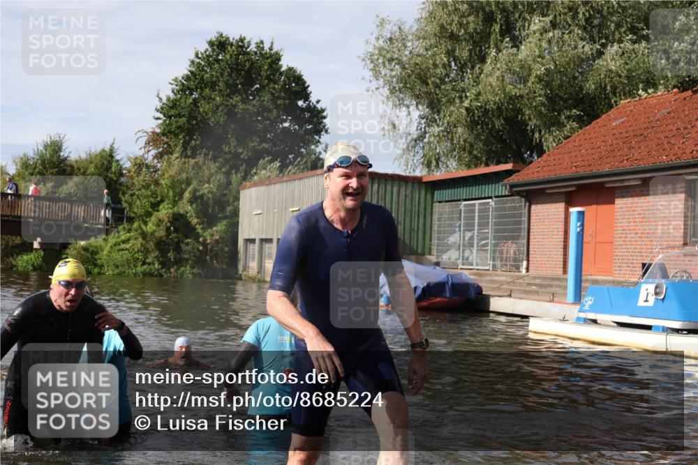 31.08.2025 - Elbe Triathlon Hamburg Luisa Fischer http://msf.ph/oto/8685224 31.08.2025 10:34:05 Schwimmen 1267, 1328, 1343 meine-sportfotos.de
