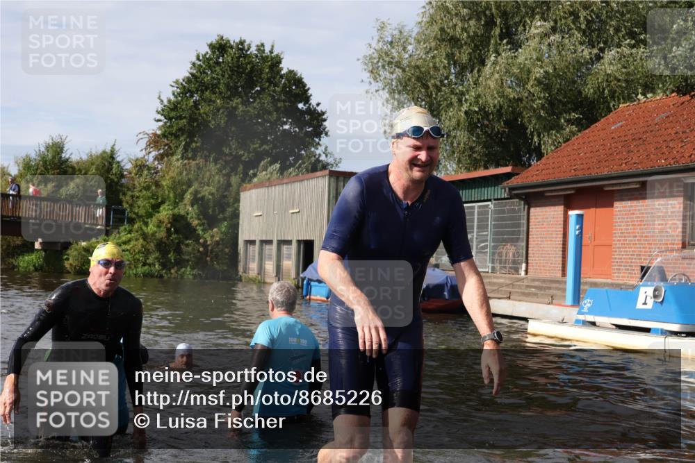 31.08.2025 - Elbe Triathlon Hamburg Luisa Fischer http://msf.ph/oto/8685226 31.08.2025 10:34:06 Schwimmen 1267, 1328, 1343 meine-sportfotos.de