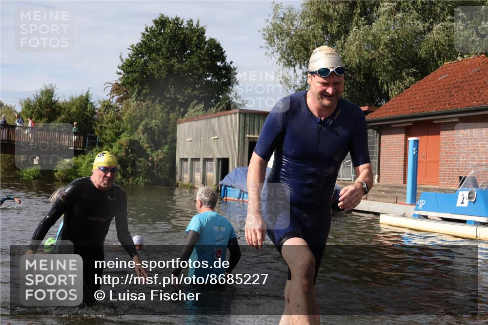 31.08.2025 - Elbe Triathlon Hamburg Luisa Fischer http://msf.ph/oto/8685227 31.08.2025 10:34:06 Schwimmen 1267, 1328, 1343 meine-sportfotos.de