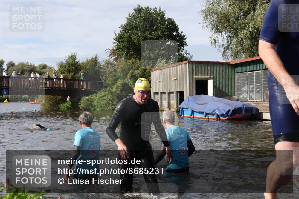 31.08.2025 - Elbe Triathlon Hamburg Luisa Fischer http://msf.ph/oto/8685231 31.08.2025 10:34:07 Schwimmen 1267, 1328, 1342, 1343 meine-sportfotos.de