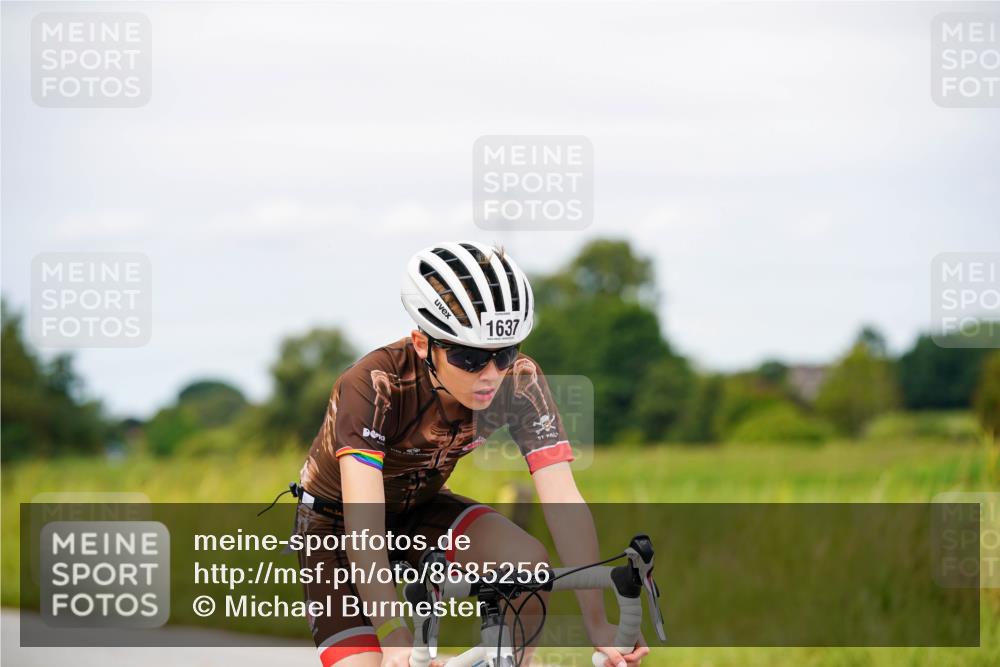 31.08.2025 - Elbe Triathlon Hamburg Michael Burmester http://msf.ph/oto/8685256 31.08.2025 12:36:51 Radfahren 1637, 1659 meine-sportfotos.de