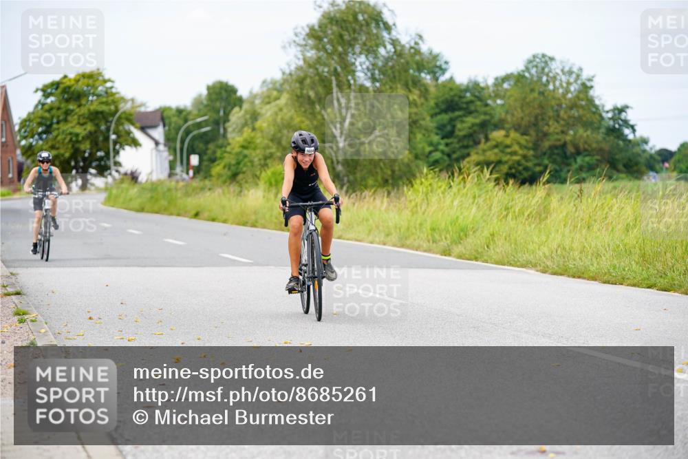 31.08.2025 - Elbe Triathlon Hamburg Michael Burmester http://msf.ph/oto/8685261 31.08.2025 12:37:34 Radfahren 1654, 1663 meine-sportfotos.de