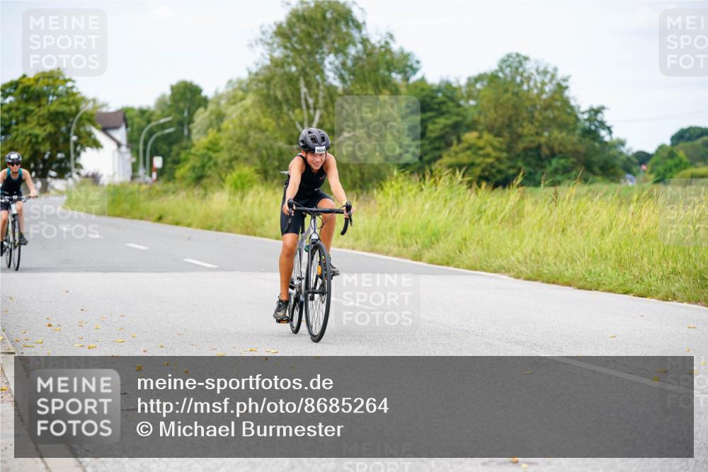 31.08.2025 - Elbe Triathlon Hamburg Michael Burmester http://msf.ph/oto/8685264 31.08.2025 12:37:34 Radfahren 1654, 1663 meine-sportfotos.de