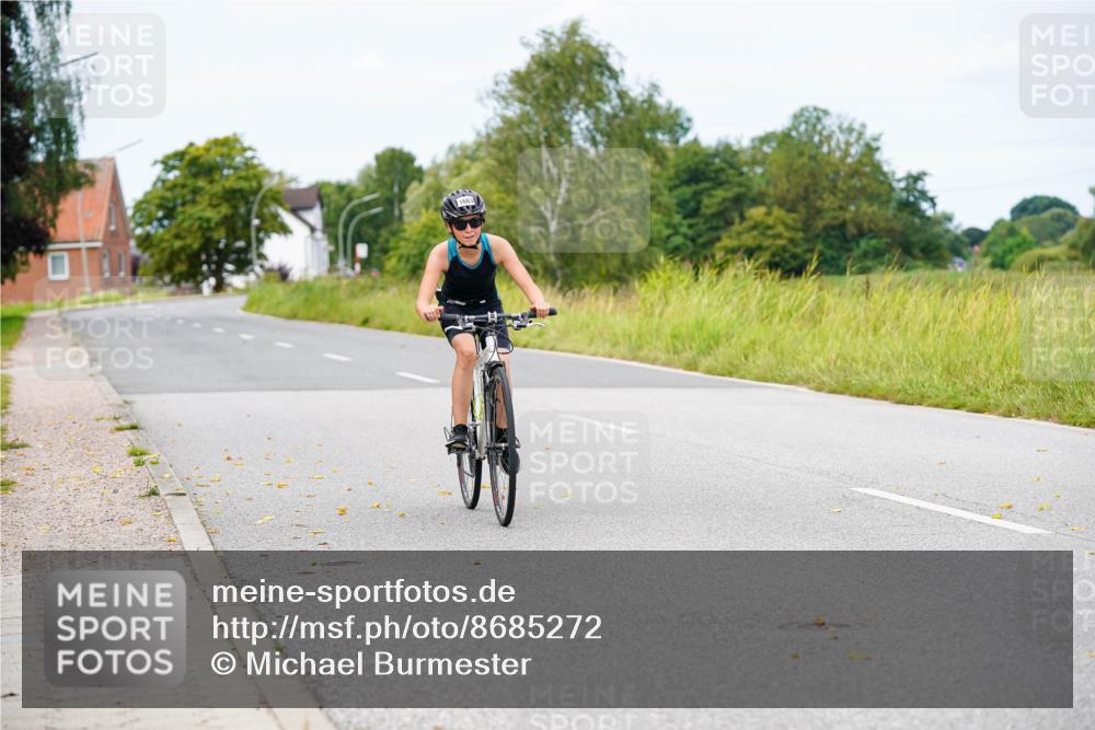 31.08.2025 - Elbe Triathlon Hamburg Michael Burmester http://msf.ph/oto/8685272 31.08.2025 12:37:36 Radfahren 1654, 1663 meine-sportfotos.de