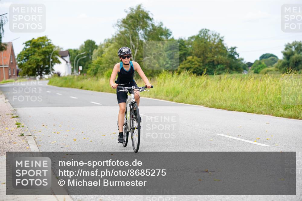 31.08.2025 - Elbe Triathlon Hamburg Michael Burmester http://msf.ph/oto/8685275 31.08.2025 12:37:36 Radfahren 1654, 1663 meine-sportfotos.de
