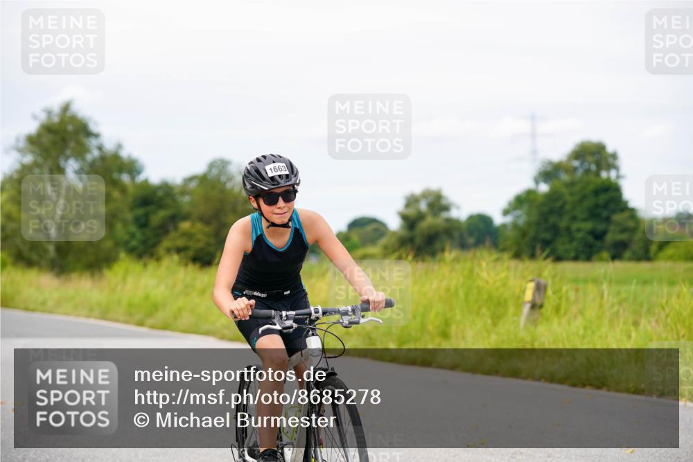 31.08.2025 - Elbe Triathlon Hamburg Michael Burmester http://msf.ph/oto/8685278 31.08.2025 12:37:37 Radfahren 1654, 1663 meine-sportfotos.de