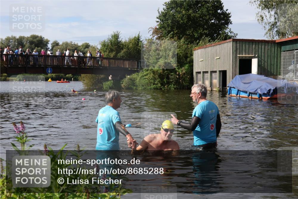31.08.2025 - Elbe Triathlon Hamburg Luisa Fischer http://msf.ph/oto/8685288 31.08.2025 10:35:13 Schwimmen 1333 meine-sportfotos.de