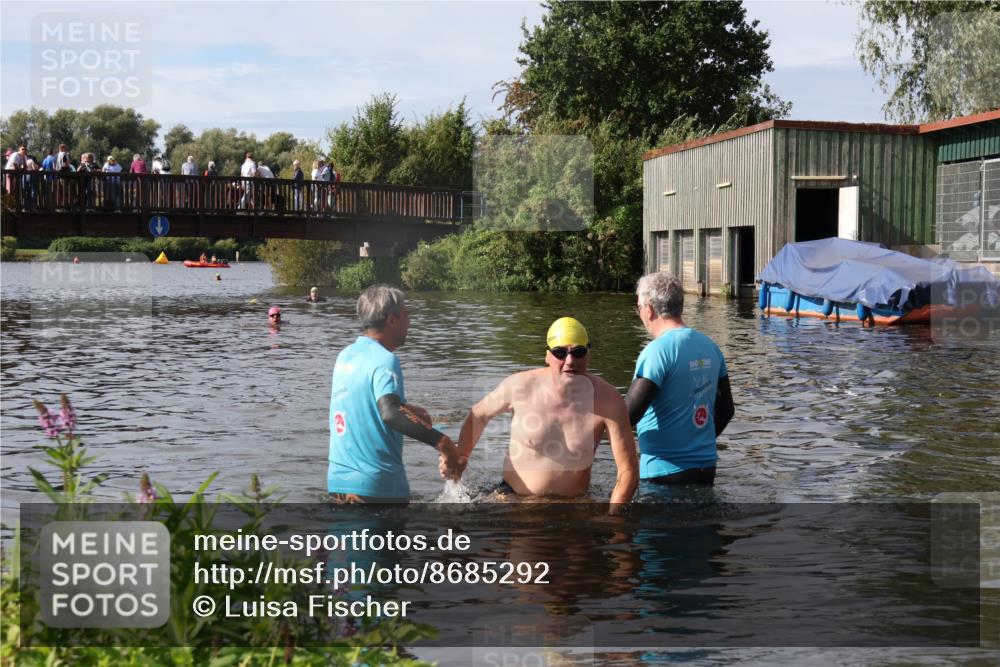 31.08.2025 - Elbe Triathlon Hamburg Luisa Fischer http://msf.ph/oto/8685292 31.08.2025 10:35:13 Schwimmen 1333 meine-sportfotos.de