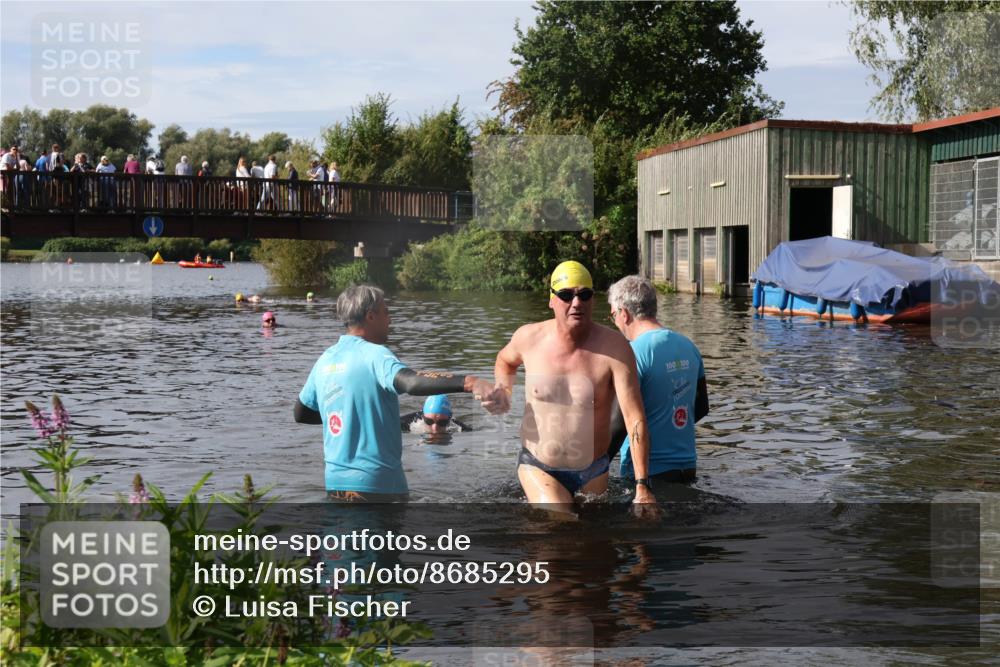 31.08.2025 - Elbe Triathlon Hamburg Luisa Fischer http://msf.ph/oto/8685295 31.08.2025 10:35:14 Schwimmen 1294, 1333 meine-sportfotos.de