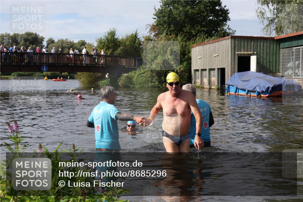 31.08.2025 - Elbe Triathlon Hamburg Luisa Fischer http://msf.ph/oto/8685296 31.08.2025 10:35:14 Schwimmen 1294, 1333 meine-sportfotos.de