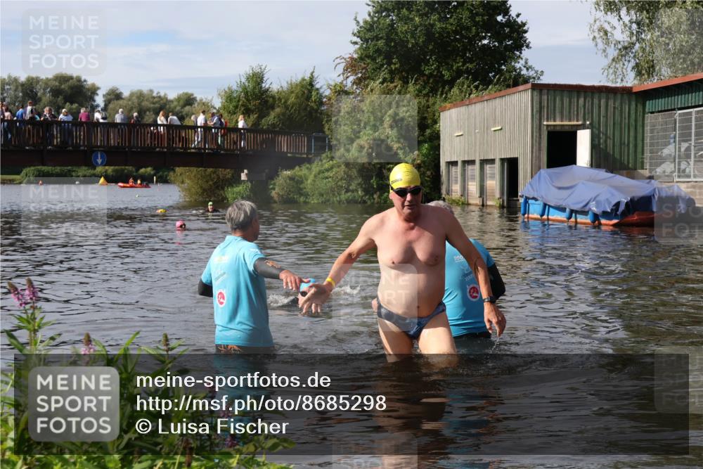 31.08.2025 - Elbe Triathlon Hamburg Luisa Fischer http://msf.ph/oto/8685298 31.08.2025 10:35:15 Schwimmen 1294, 1333 meine-sportfotos.de