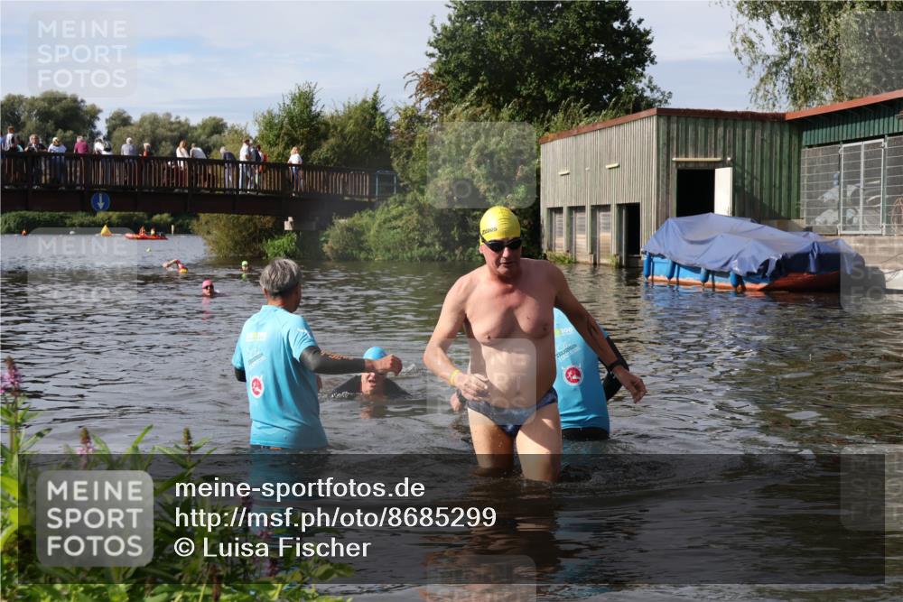 31.08.2025 - Elbe Triathlon Hamburg Luisa Fischer http://msf.ph/oto/8685299 31.08.2025 10:35:15 Schwimmen 1294, 1333 meine-sportfotos.de