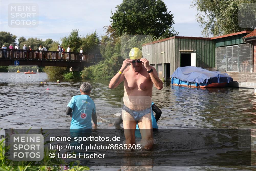31.08.2025 - Elbe Triathlon Hamburg Luisa Fischer http://msf.ph/oto/8685305 31.08.2025 10:35:16 Schwimmen 1294, 1333 meine-sportfotos.de