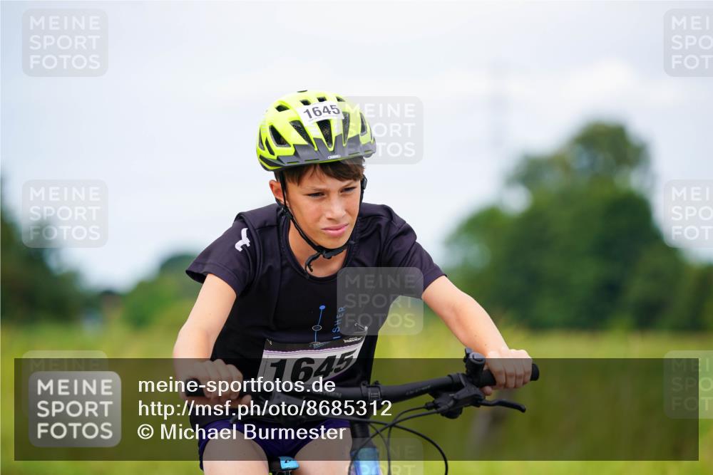 31.08.2025 - Elbe Triathlon Hamburg Michael Burmester http://msf.ph/oto/8685312 31.08.2025 12:39:24 Radfahren 1645, 1665 meine-sportfotos.de