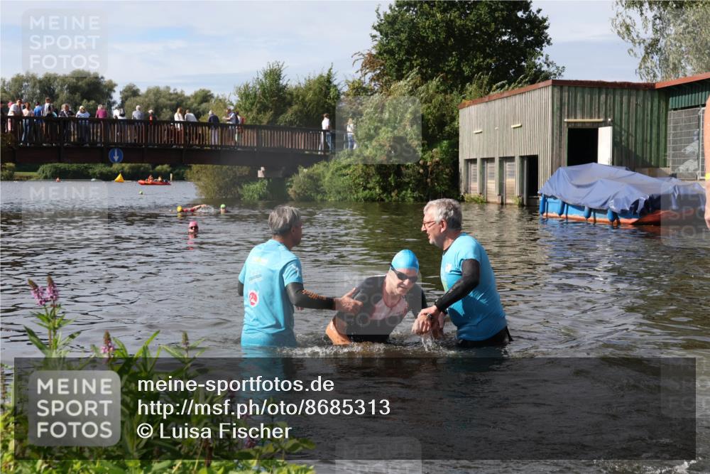31.08.2025 - Elbe Triathlon Hamburg Luisa Fischer http://msf.ph/oto/8685313 31.08.2025 10:35:19 Schwimmen 1294, 1333 meine-sportfotos.de
