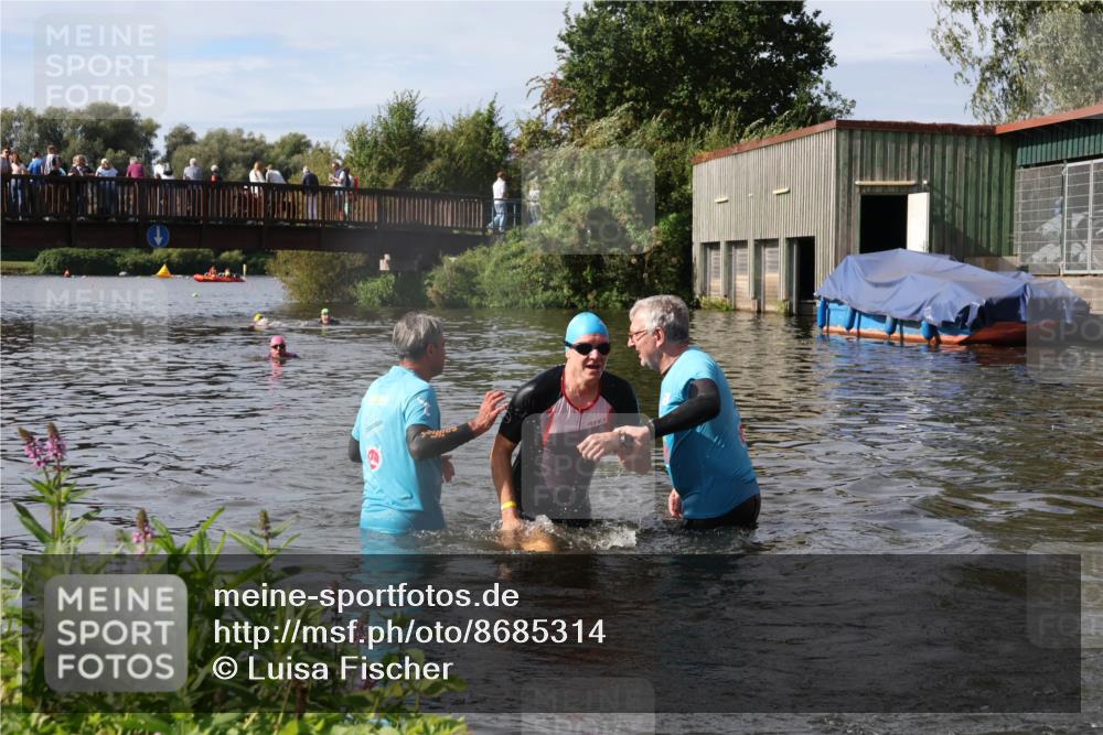31.08.2025 - Elbe Triathlon Hamburg Luisa Fischer http://msf.ph/oto/8685314 31.08.2025 10:35:19 Schwimmen 1294, 1333 meine-sportfotos.de
