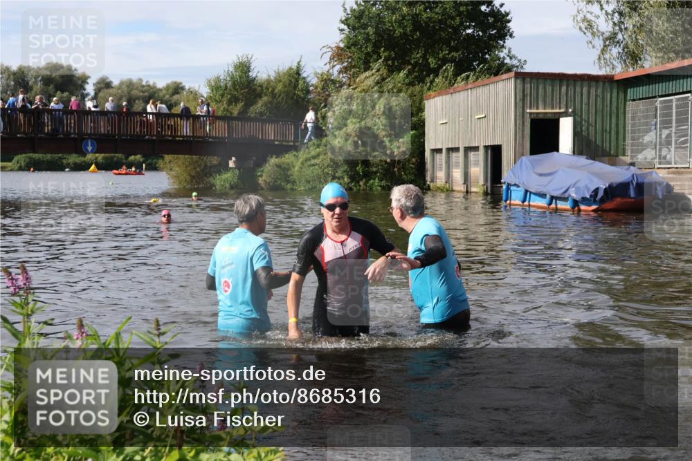 31.08.2025 - Elbe Triathlon Hamburg Luisa Fischer http://msf.ph/oto/8685316 31.08.2025 10:35:19 Schwimmen 1294, 1333 meine-sportfotos.de