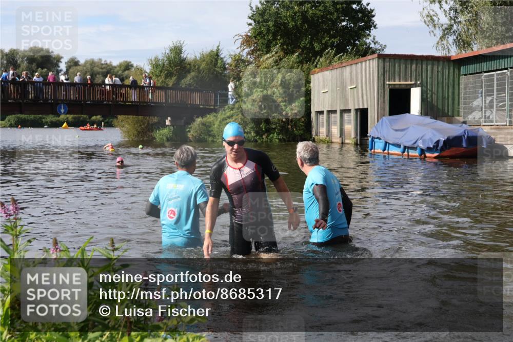 31.08.2025 - Elbe Triathlon Hamburg Luisa Fischer http://msf.ph/oto/8685317 31.08.2025 10:35:20 Schwimmen 1294, 1333 meine-sportfotos.de
