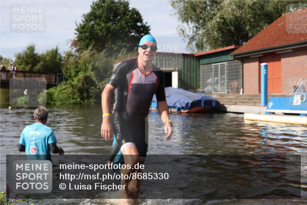 31.08.2025 - Elbe Triathlon Hamburg Luisa Fischer http://msf.ph/oto/8685330 31.08.2025 10:35:22 Schwimmen 1294, 1333 meine-sportfotos.de