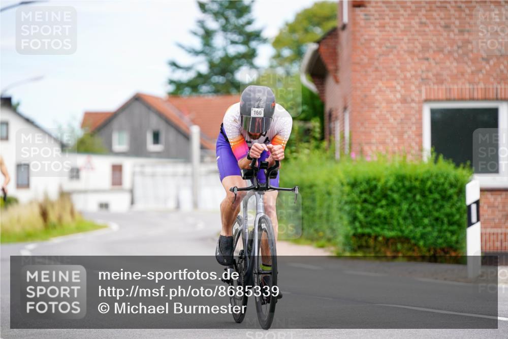 31.08.2025 - Elbe Triathlon Hamburg Michael Burmester http://msf.ph/oto/8685339 31.08.2025 14:07:27 Radfahren  meine-sportfotos.de