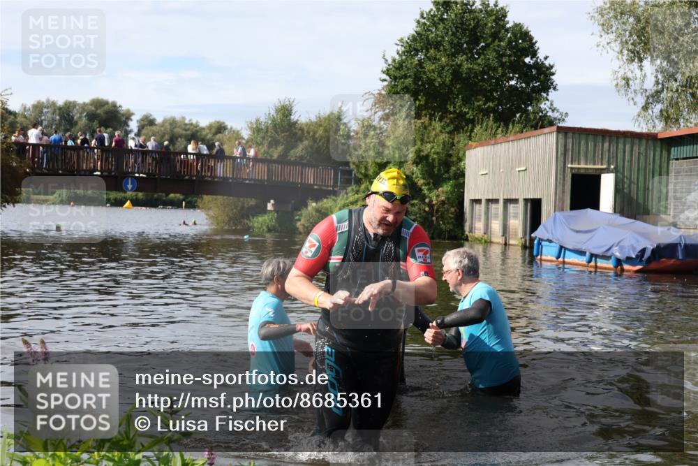 31.08.2025 - Elbe Triathlon Hamburg Luisa Fischer http://msf.ph/oto/8685361 31.08.2025 10:36:15 Schwimmen 1271, 1284 meine-sportfotos.de