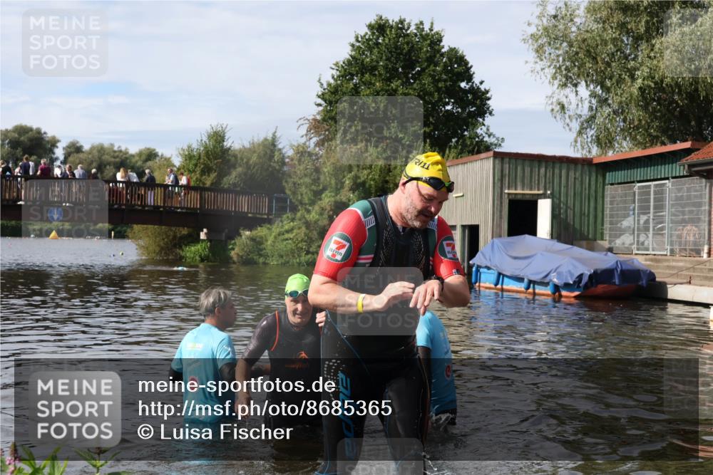 31.08.2025 - Elbe Triathlon Hamburg Luisa Fischer http://msf.ph/oto/8685365 31.08.2025 10:36:15 Schwimmen 1271, 1284 meine-sportfotos.de