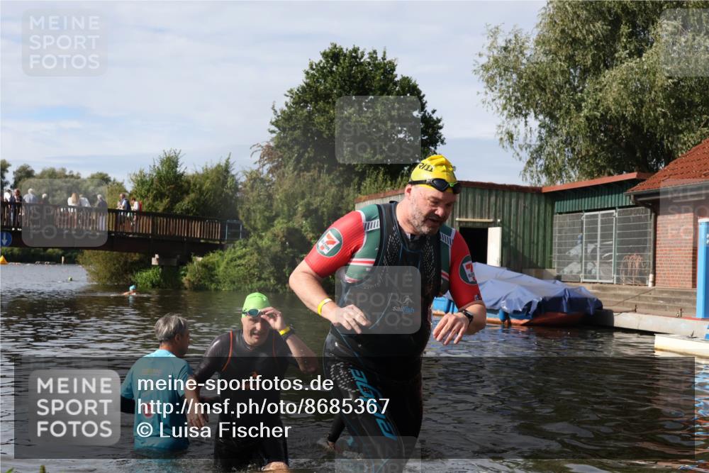 31.08.2025 - Elbe Triathlon Hamburg Luisa Fischer http://msf.ph/oto/8685367 31.08.2025 10:36:16 Schwimmen 1271, 1284 meine-sportfotos.de