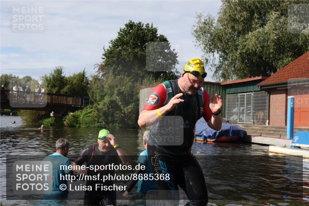 31.08.2025 - Elbe Triathlon Hamburg Luisa Fischer http://msf.ph/oto/8685368 31.08.2025 10:36:16 Schwimmen 1271, 1284 meine-sportfotos.de