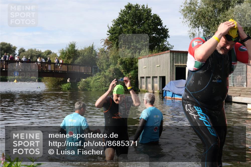 31.08.2025 - Elbe Triathlon Hamburg Luisa Fischer http://msf.ph/oto/8685371 31.08.2025 10:36:17 Schwimmen 1271, 1284 meine-sportfotos.de