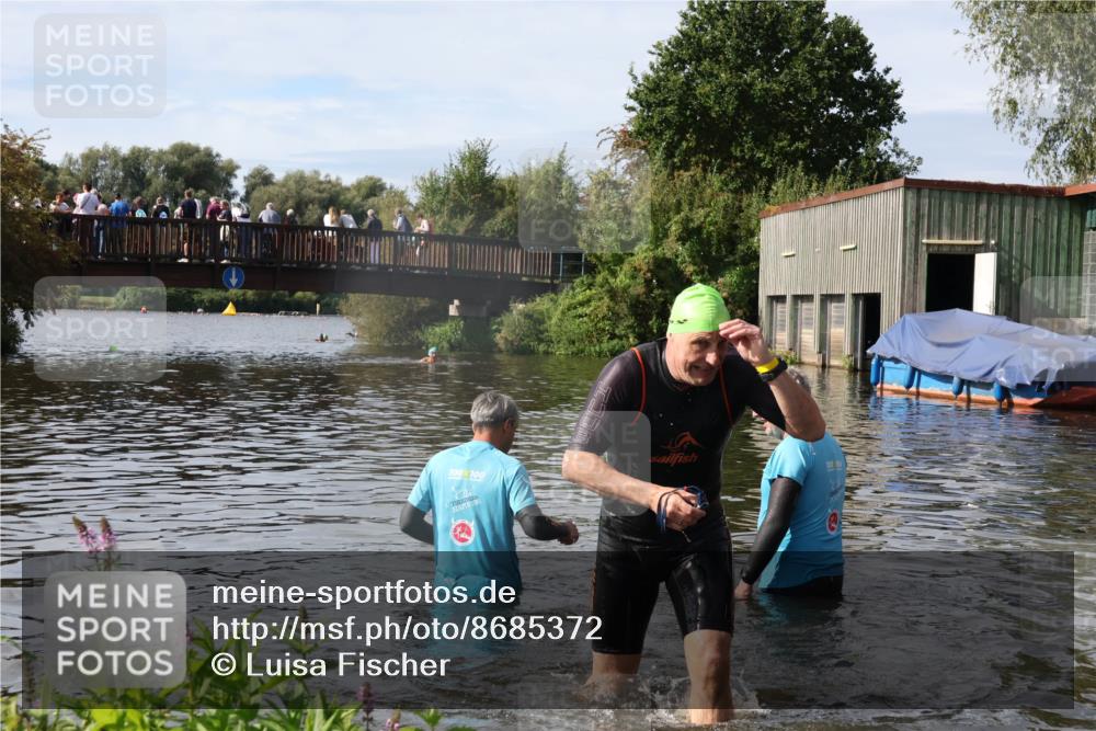 31.08.2025 - Elbe Triathlon Hamburg Luisa Fischer http://msf.ph/oto/8685372 31.08.2025 10:36:18 Schwimmen 1271, 1284 meine-sportfotos.de