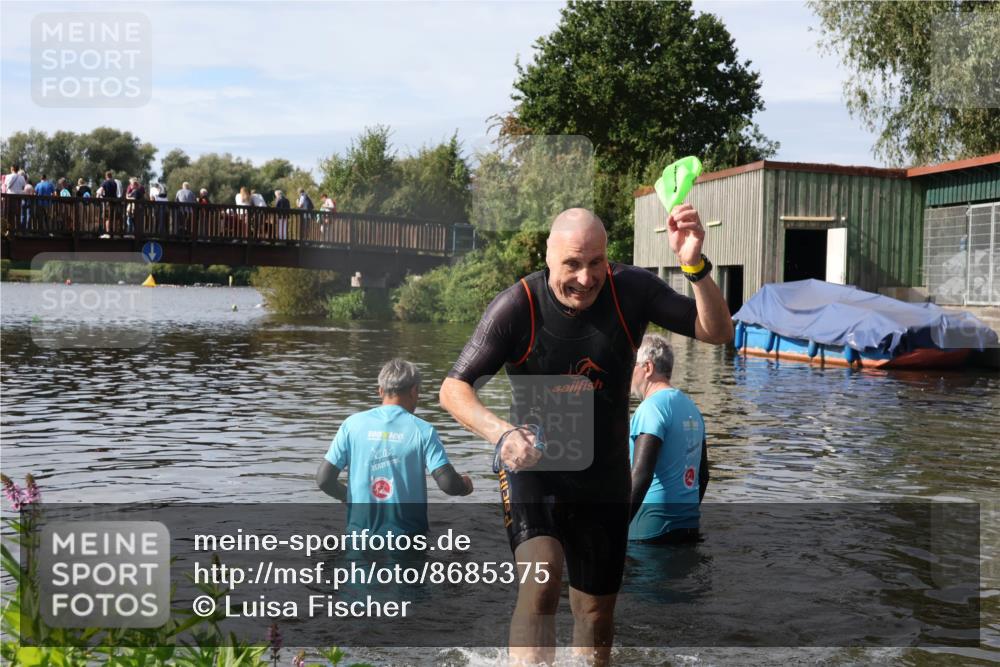 31.08.2025 - Elbe Triathlon Hamburg Luisa Fischer http://msf.ph/oto/8685375 31.08.2025 10:36:18 Schwimmen 1271, 1284 meine-sportfotos.de