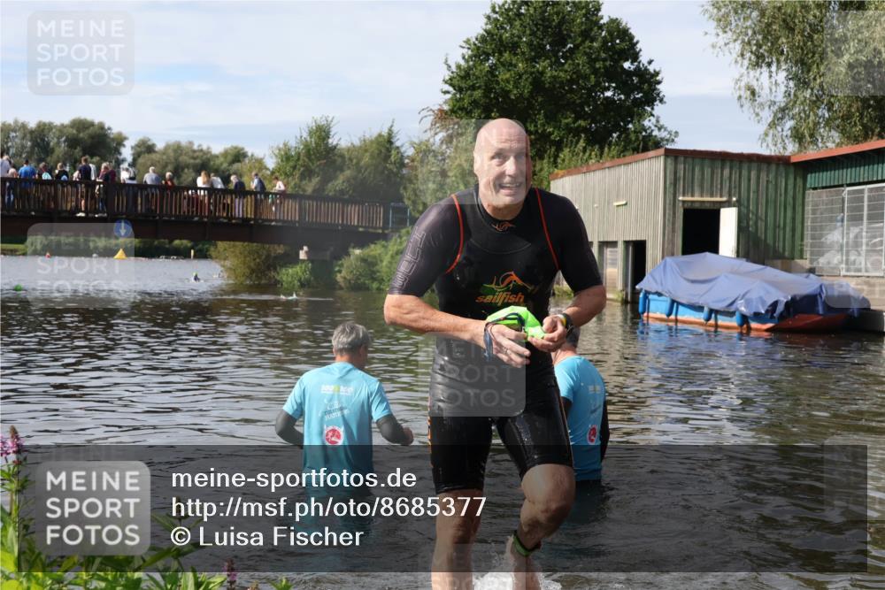 31.08.2025 - Elbe Triathlon Hamburg Luisa Fischer http://msf.ph/oto/8685377 31.08.2025 10:36:19 Schwimmen 1271, 1284 meine-sportfotos.de