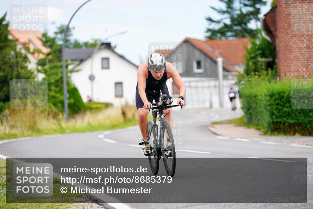 31.08.2025 - Elbe Triathlon Hamburg Michael Burmester http://msf.ph/oto/8685379 31.08.2025 14:08:22 Radfahren  meine-sportfotos.de