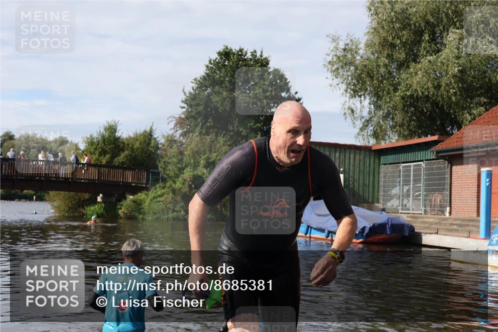 31.08.2025 - Elbe Triathlon Hamburg Luisa Fischer http://msf.ph/oto/8685381 31.08.2025 10:36:19 Schwimmen 1271, 1284 meine-sportfotos.de