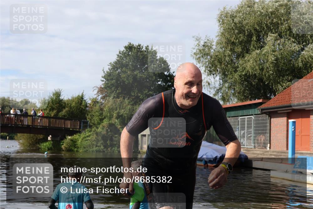 31.08.2025 - Elbe Triathlon Hamburg Luisa Fischer http://msf.ph/oto/8685382 31.08.2025 10:36:20 Schwimmen 1271, 1284 meine-sportfotos.de