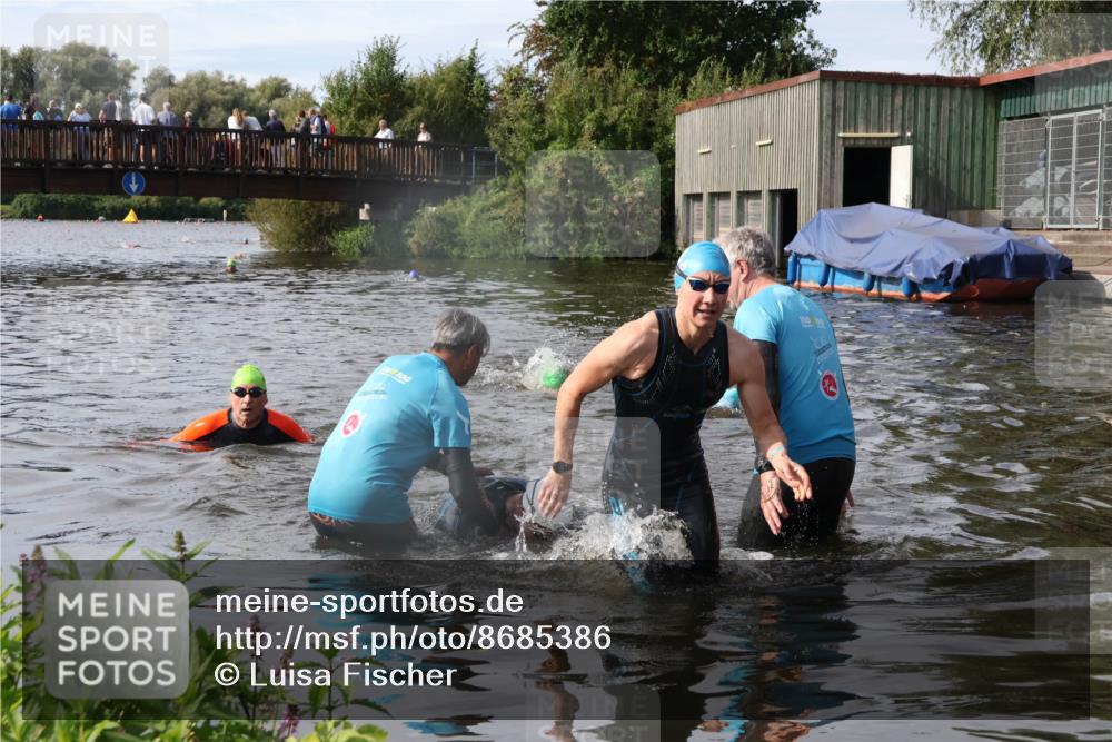 31.08.2025 - Elbe Triathlon Hamburg Luisa Fischer http://msf.ph/oto/8685386 31.08.2025 10:37:21 Schwimmen 1309, 1352, 1379 meine-sportfotos.de