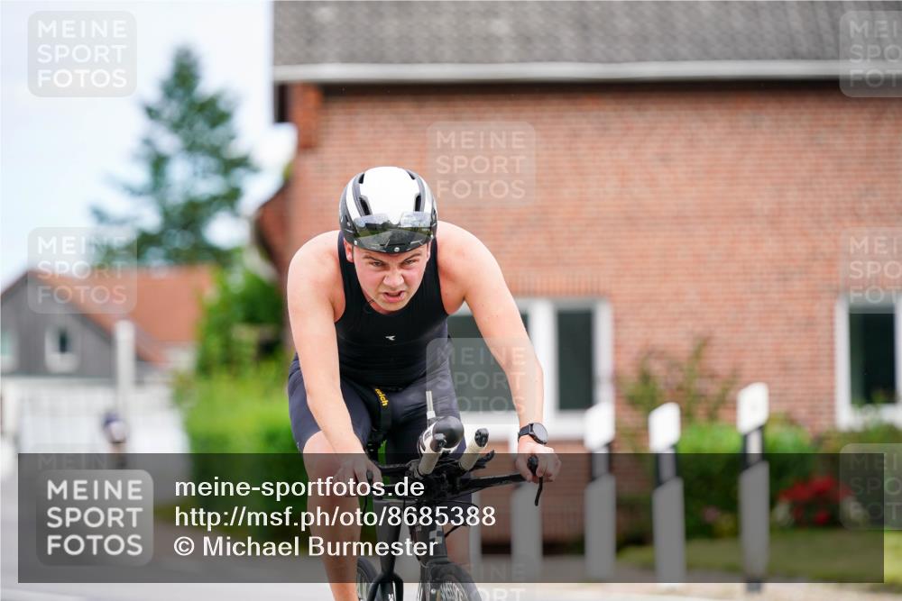 31.08.2025 - Elbe Triathlon Hamburg Michael Burmester http://msf.ph/oto/8685388 31.08.2025 14:08:23 Radfahren  meine-sportfotos.de