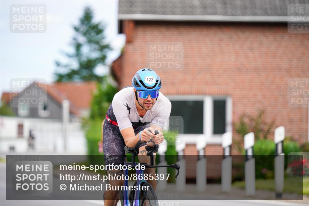 31.08.2025 - Elbe Triathlon Hamburg Michael Burmester http://msf.ph/oto/8685397 31.08.2025 14:08:38 Radfahren 122 meine-sportfotos.de
