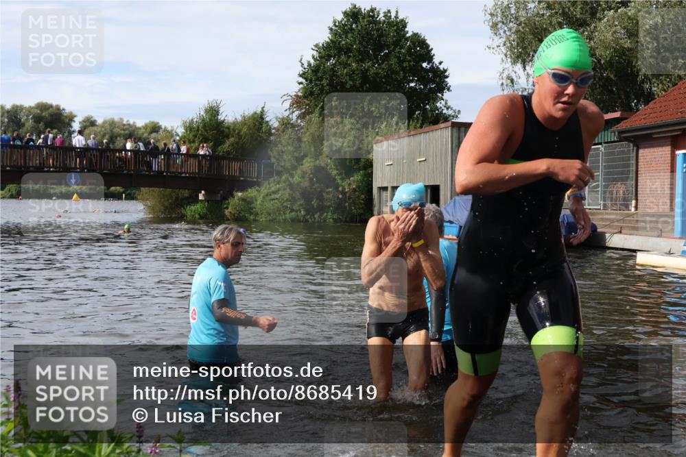 31.08.2025 - Elbe Triathlon Hamburg Luisa Fischer http://msf.ph/oto/8685419 31.08.2025 10:37:32 Schwimmen 1309, 1341, 1439 meine-sportfotos.de