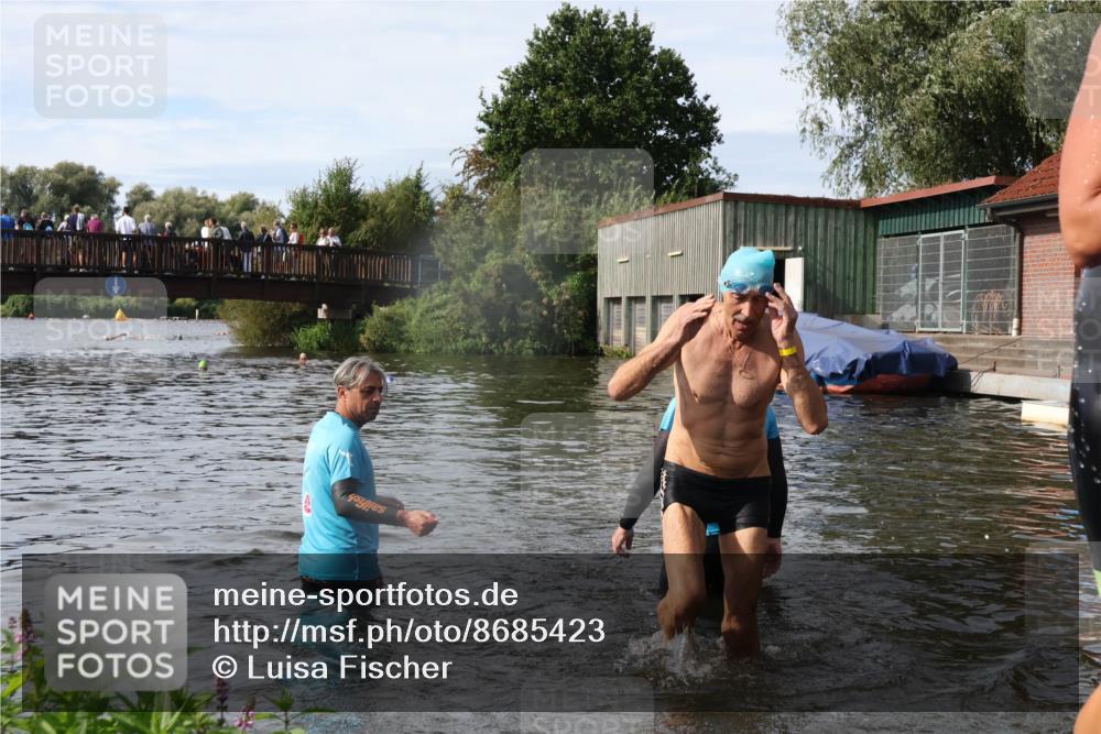31.08.2025 - Elbe Triathlon Hamburg Luisa Fischer http://msf.ph/oto/8685423 31.08.2025 10:37:33 Schwimmen 1309, 1341, 1439 meine-sportfotos.de