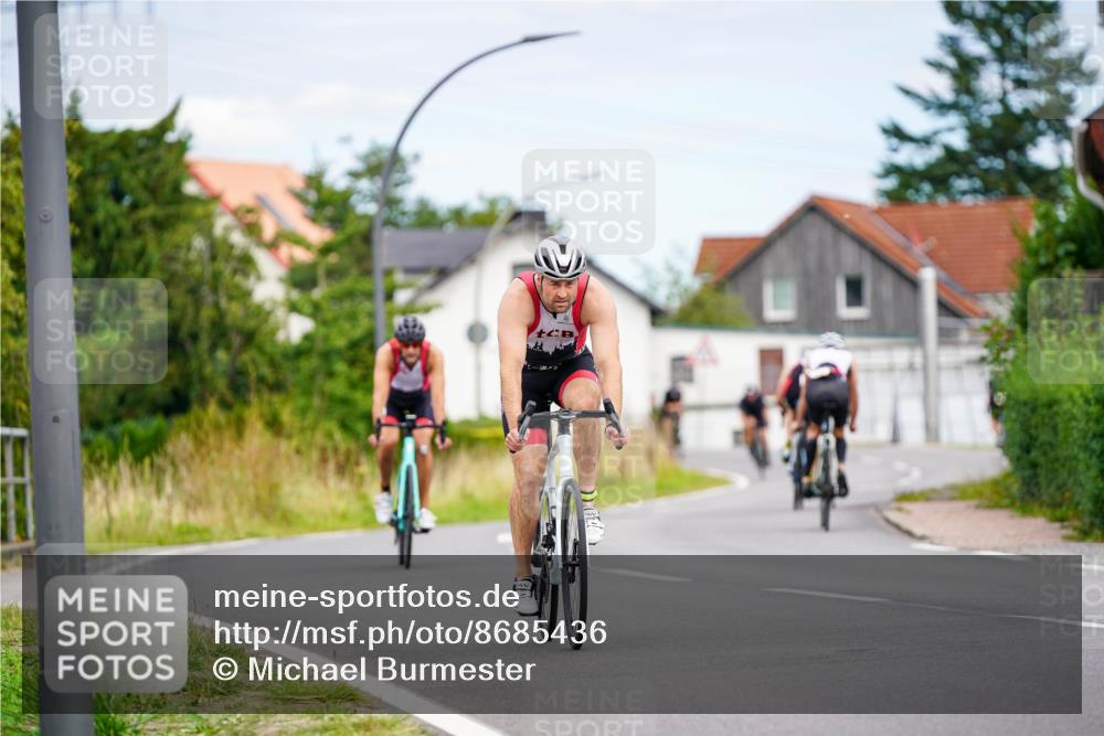 31.08.2025 - Elbe Triathlon Hamburg Michael Burmester http://msf.ph/oto/8685436 31.08.2025 14:10:17 Radfahren 127, 139, 162 meine-sportfotos.de