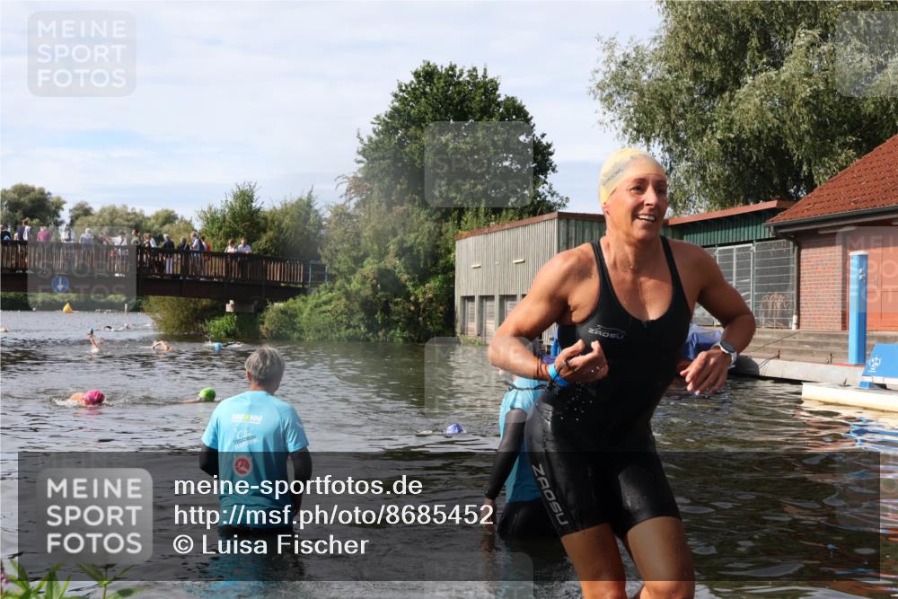 31.08.2025 - Elbe Triathlon Hamburg Luisa Fischer http://msf.ph/oto/8685452 31.08.2025 10:38:10 Schwimmen 1480 meine-sportfotos.de