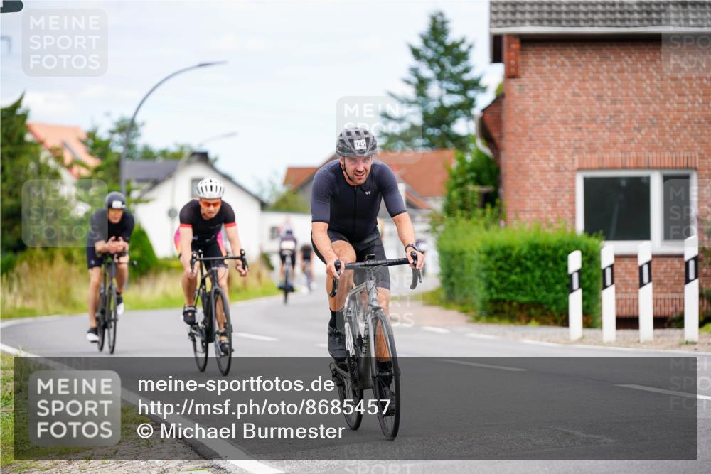 31.08.2025 - Elbe Triathlon Hamburg Michael Burmester http://msf.ph/oto/8685457 31.08.2025 14:10:25 Radfahren 121, 143, 145 meine-sportfotos.de