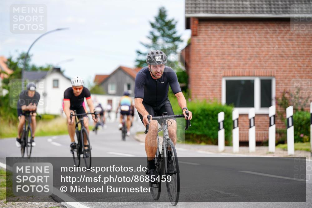 31.08.2025 - Elbe Triathlon Hamburg Michael Burmester http://msf.ph/oto/8685459 31.08.2025 14:10:25 Radfahren 121, 143, 145 meine-sportfotos.de