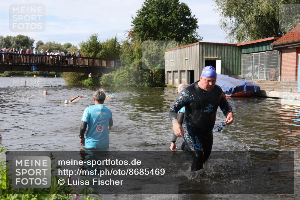31.08.2025 - Elbe Triathlon Hamburg Luisa Fischer http://msf.ph/oto/8685469 31.08.2025 10:38:26 Schwimmen 1285, 1324, 1364 meine-sportfotos.de