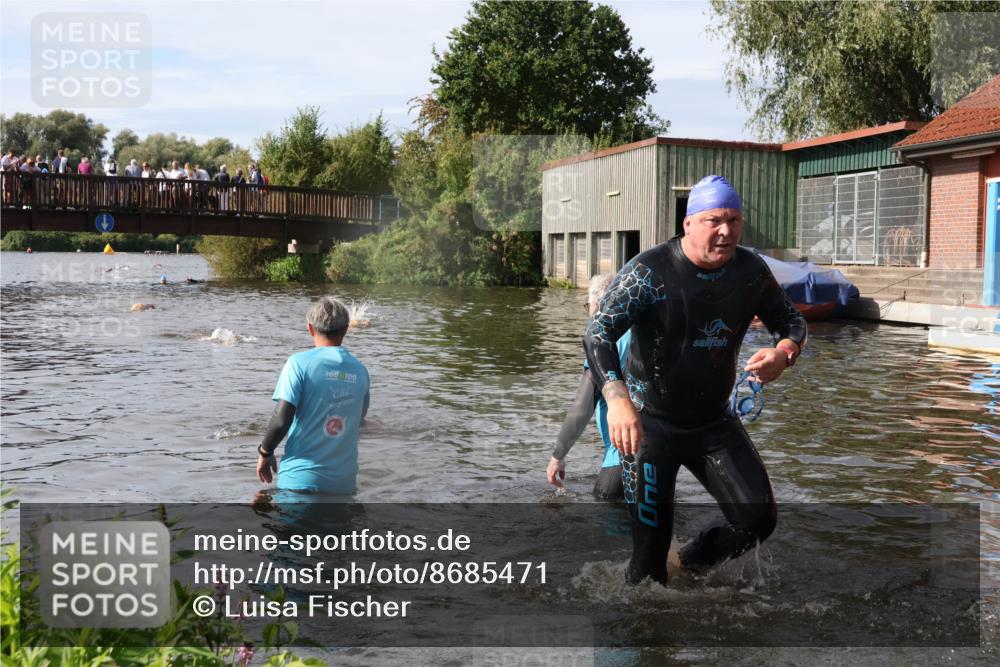 31.08.2025 - Elbe Triathlon Hamburg Luisa Fischer http://msf.ph/oto/8685471 31.08.2025 10:38:26 Schwimmen 1285, 1324, 1364 meine-sportfotos.de