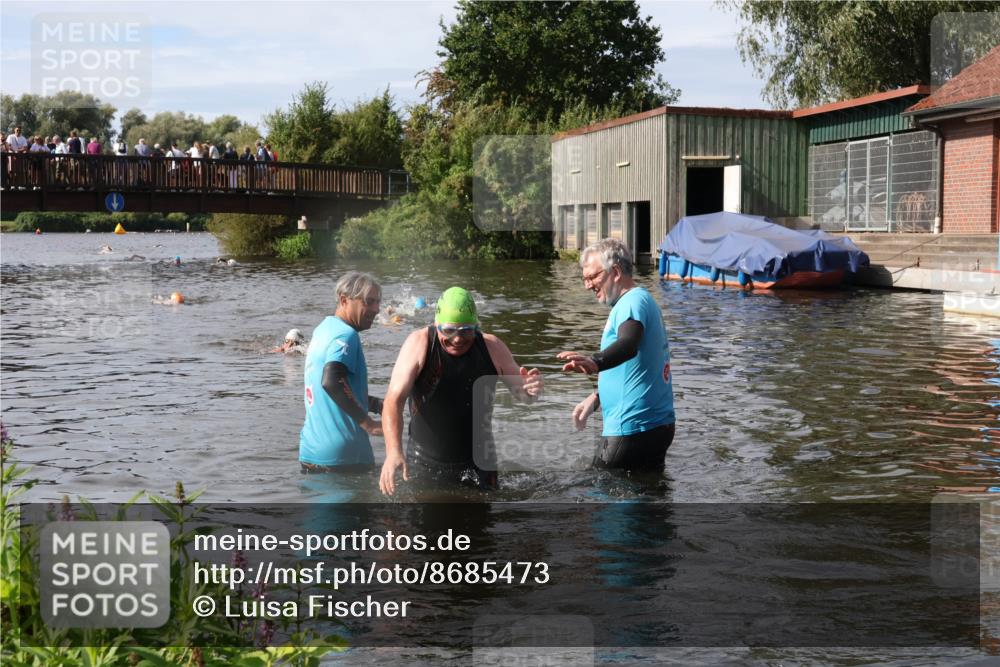 31.08.2025 - Elbe Triathlon Hamburg Luisa Fischer http://msf.ph/oto/8685473 31.08.2025 10:38:32 Schwimmen 1285, 1324 meine-sportfotos.de