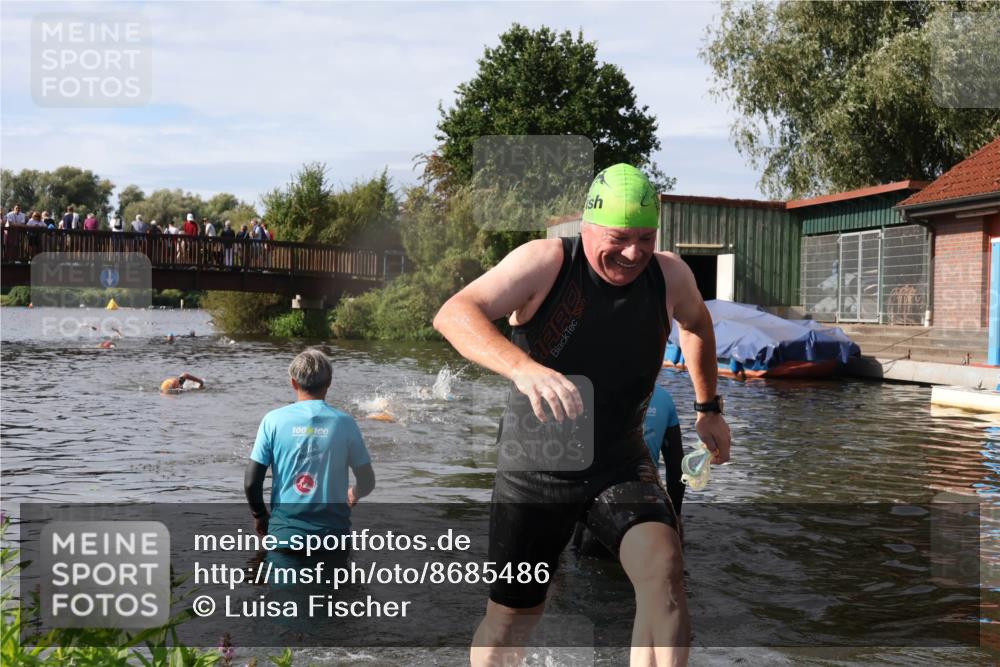 31.08.2025 - Elbe Triathlon Hamburg Luisa Fischer http://msf.ph/oto/8685486 31.08.2025 10:38:34 Schwimmen 1324, 1496 meine-sportfotos.de