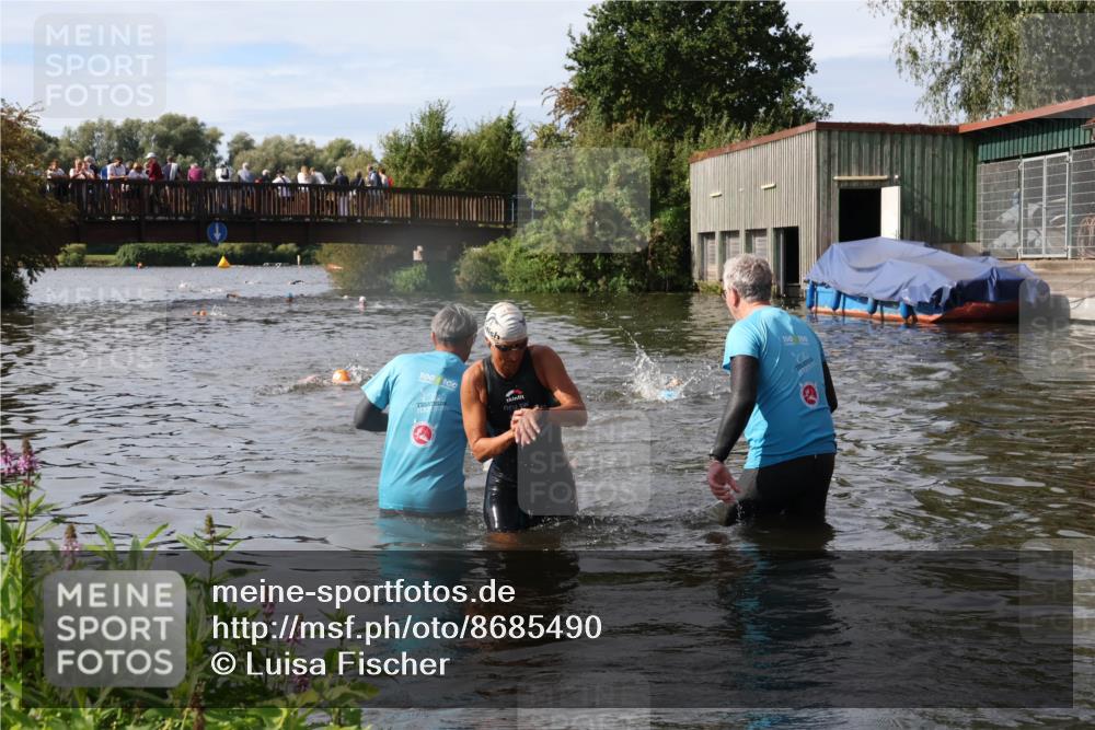 31.08.2025 - Elbe Triathlon Hamburg Luisa Fischer http://msf.ph/oto/8685490 31.08.2025 10:38:41 Schwimmen 1437, 1496 meine-sportfotos.de